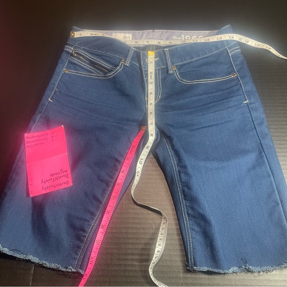 NWOT Gap Denim cut off Jean shorts 26/2 regular never worn Buy cheap off season! - Picture 3 of 11